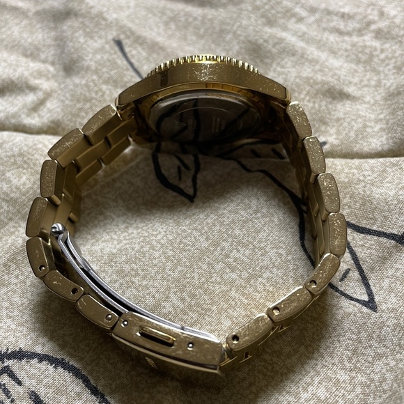 Preloved GUESS gold plated mini sparkle women’s watch - Picture 6 of 6